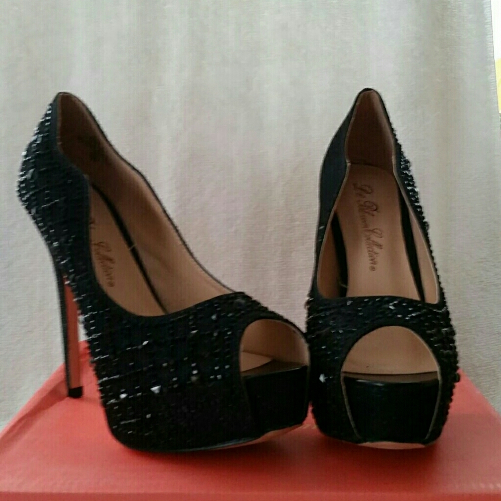 NEW black heels with beautiful rhinestone size 8.5
